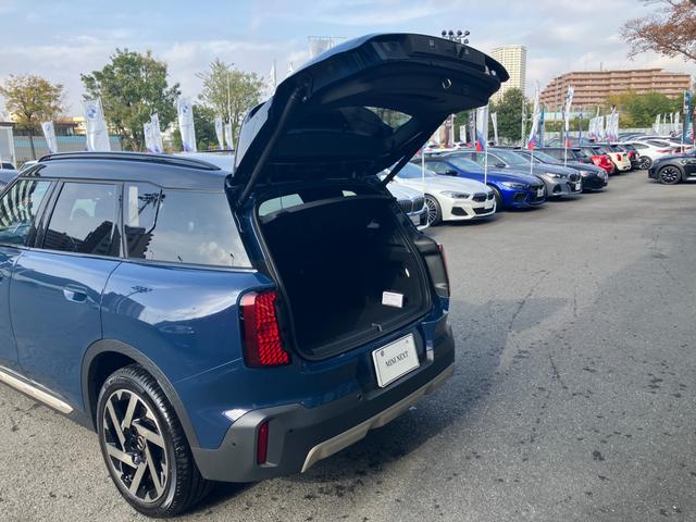 ＭＩＮＩ カントリーマンＤ　フェイバリット・トリム　【正規認定中古車】【全国正規ディーラー保証付／２年・走行距離無制限】ｈａｒｍａｎ／ｋａｒｄｏｎ　ブルーレザーシート　シートヒーター　シートマッサージ　全方位ＰＤＣ　トップビュー　ステアリングヒーター（24枚目）