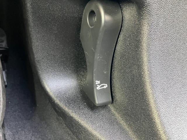 ＭＩＮＩ カントリーマンＤ　フェイバリット・トリム　【正規認定中古車】【全国正規ディーラー保証付／２年・走行距離無制限】ｈａｒｍａｎ／ｋａｒｄｏｎ　ブルーレザーシート　シートヒーター　シートマッサージ　全方位ＰＤＣ　トップビュー　ステアリングヒーター（29枚目）