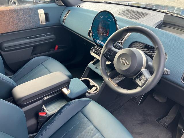 ＭＩＮＩ カントリーマンＤ　フェイバリット・トリム　【正規認定中古車】【全国正規ディーラー保証付／２年・走行距離無制限】ｈａｒｍａｎ／ｋａｒｄｏｎ　ブルーレザーシート　シートヒーター　シートマッサージ　全方位ＰＤＣ　トップビュー　ステアリングヒーター（30枚目）