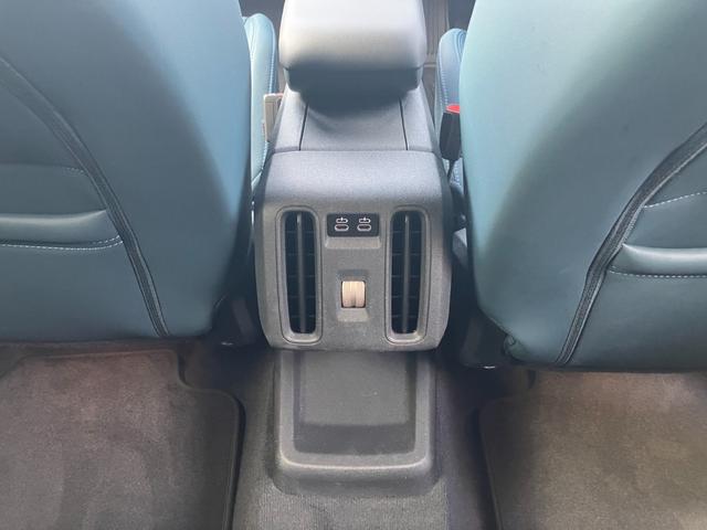 ＭＩＮＩ カントリーマンＤ　フェイバリット・トリム　【正規認定中古車】【全国正規ディーラー保証付／２年・走行距離無制限】ｈａｒｍａｎ／ｋａｒｄｏｎ　ブルーレザーシート　シートヒーター　シートマッサージ　全方位ＰＤＣ　トップビュー　ステアリングヒーター（32枚目）