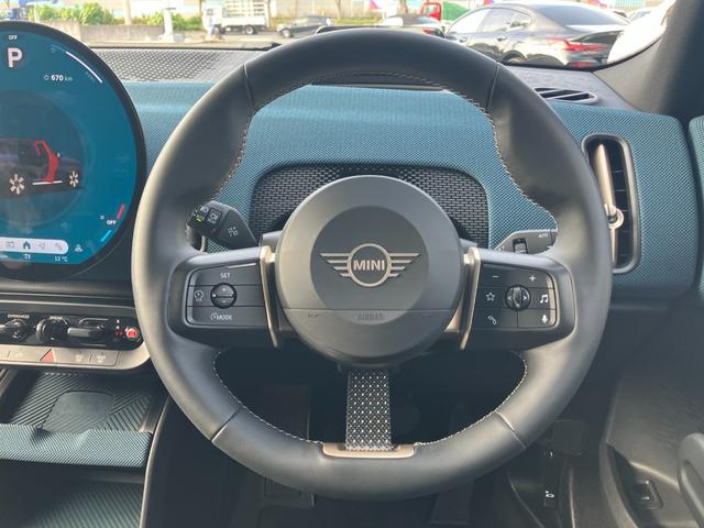 ＭＩＮＩ カントリーマンＤ　フェイバリット・トリム　【正規認定中古車】【全国正規ディーラー保証付／２年・走行距離無制限】ｈａｒｍａｎ／ｋａｒｄｏｎ　ブルーレザーシート　シートヒーター　シートマッサージ　全方位ＰＤＣ　トップビュー　ステアリングヒーター（34枚目）