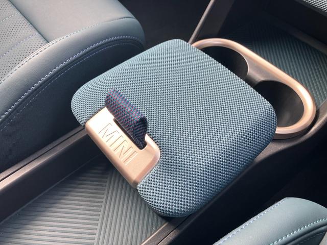 ＭＩＮＩ カントリーマンＤ　フェイバリット・トリム　【正規認定中古車】【全国正規ディーラー保証付／２年・走行距離無制限】ｈａｒｍａｎ／ｋａｒｄｏｎ　ブルーレザーシート　シートヒーター　シートマッサージ　全方位ＰＤＣ　トップビュー　ステアリングヒーター（40枚目）