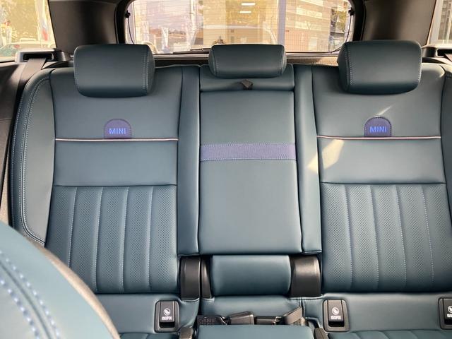 ＭＩＮＩ カントリーマンＤ　フェイバリット・トリム　【正規認定中古車】【全国正規ディーラー保証付／２年・走行距離無制限】ｈａｒｍａｎ／ｋａｒｄｏｎ　ブルーレザーシート　シートヒーター　シートマッサージ　全方位ＰＤＣ　トップビュー　ステアリングヒーター（54枚目）