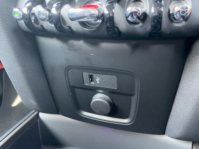 ＭＩＮＩ クーパーＤ　クロスオーバー　オール４　【正規認定中古車】【全国正規ディーラー保証付／２年・走行距離無制限】弊社下取り　バックカメラ　前後ＰＤＣ　シートヒーター　オートトランク　アンビエントライト　パーキングアシスト　社外前後ドラレコ（50枚目）