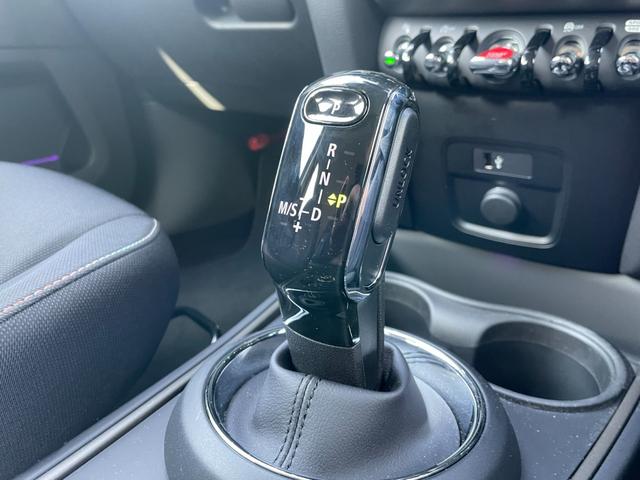 ＭＩＮＩ クーパーＤ　クロスオーバー　オール４　【正規認定中古車】【全国正規ディーラー保証付／２年・走行距離無制限】弊社下取り　バックカメラ　前後ＰＤＣ　シートヒーター　オートトランク　アンビエントライト　パーキングアシスト　社外前後ドラレコ（54枚目）