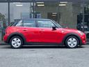 ＭＩＮＩ クーパー　【正規認定中古車】【最長４年！全国正規ディーラー保証付／２年・走行距離無制限】バックカメラ　前後センサー　インテリジェントセーフティ　ユニオンジャックテール　Ｂｌｕｅｔｏｏｔｈ　コンフォートアクセス（7枚目）