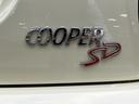 クーパーＳＤ　【正規認定中古車】【全国正規ディーラー保証付／２年・走行距離無制限】１７ＡＷ　ＬＥＤ　コンフォートアクセス　バックカメラ　インテリジェントセーフティ　黒布手動シート　オットマン　ＡＣＣ　ナビ（21枚目）