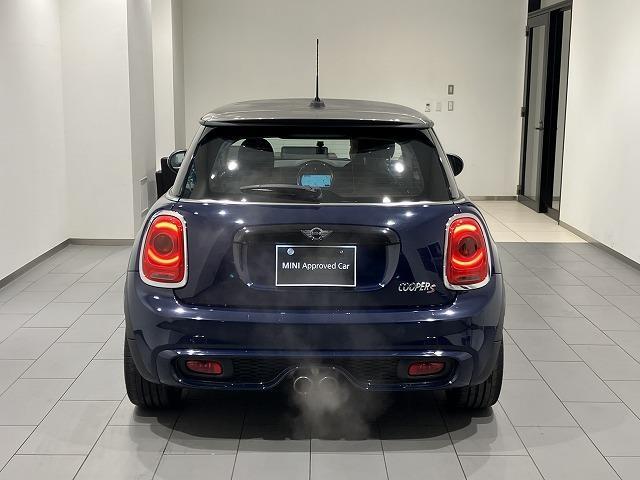 ＭＩＮＩ クーパーＳ　セブン　弊社新車拠点下取車　禁煙　ＬＥＤヘッドライト　コンフォートアクセス　１７インチアロイホイール　ミラーＥＴＣ　ミュージックコレクション　Ｂｌｕｅｔｏｏｔｈ　ＵＳＢ　ＡＵＸ　アンビエントライト　禁煙車（6枚目）