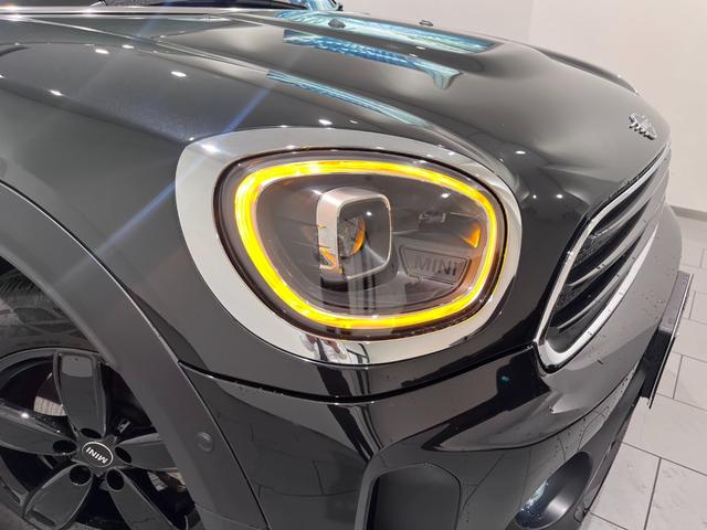 ＭＩＮＩ クーパーＤ　クロスオーバー　クラシック・トリム　弊社グループ会社下取車　禁煙車　シートヒーター　ＬＥＤヘッドライト　前後センサー　インテリジェントセーフティ　クルーズコントロール　ハーフレザースポーツシート　アップルカープレイ　パーキングアシスト（10枚目）