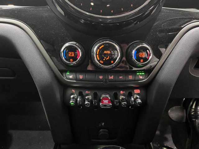 ＭＩＮＩ クーパーＤ　クロスオーバー　クラシック・トリム　弊社グループ会社下取車　禁煙車　シートヒーター　ＬＥＤヘッドライト　前後センサー　インテリジェントセーフティ　クルーズコントロール　ハーフレザースポーツシート　アップルカープレイ　パーキングアシスト（24枚目）