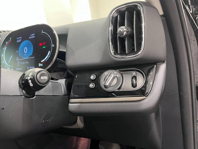 ＭＩＮＩ クーパーＤ　クロスオーバー　クラシック・トリム　弊社グループ会社下取車　禁煙車　シートヒーター　ＬＥＤヘッドライト　前後センサー　インテリジェントセーフティ　クルーズコントロール　ハーフレザースポーツシート　アップルカープレイ　パーキングアシスト（31枚目）