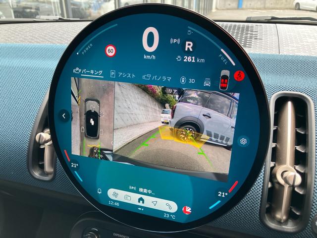 MINI カントリーマンC フェイバリット・トリム 弊社デモンストレーションカー ブルーレザーシート 禁煙車 ヘッドアップディスプレイ トップビューカメラ アクティブクルーズコントロール オートトランク 18インチアロイホイール パーキングアシスト(11枚目)