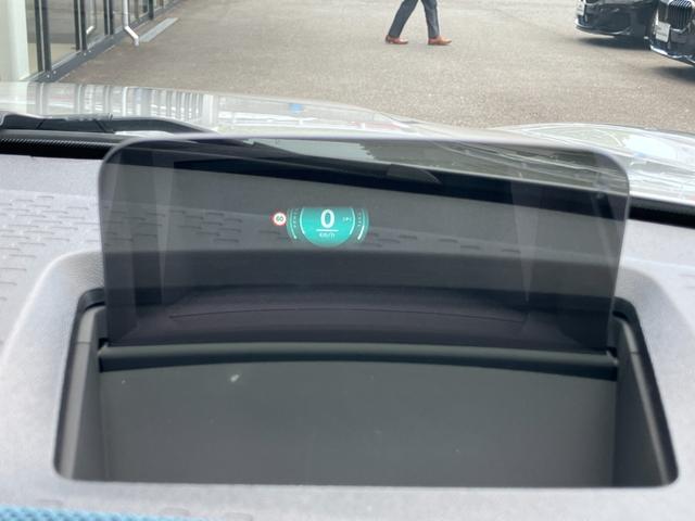 MINI カントリーマンC フェイバリット・トリム 弊社デモンストレーションカー ブルーレザーシート 禁煙車 ヘッドアップディスプレイ トップビューカメラ アクティブクルーズコントロール オートトランク 18インチアロイホイール パーキングアシスト(12枚目)