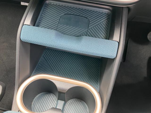 MINI カントリーマンC フェイバリット・トリム 弊社デモンストレーションカー ブルーレザーシート 禁煙車 ヘッドアップディスプレイ トップビューカメラ アクティブクルーズコントロール オートトランク 18インチアロイホイール パーキングアシスト(13枚目)