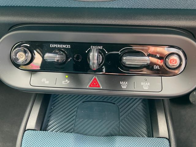 MINI カントリーマンC フェイバリット・トリム 弊社デモンストレーションカー ブルーレザーシート 禁煙車 ヘッドアップディスプレイ トップビューカメラ アクティブクルーズコントロール オートトランク 18インチアロイホイール パーキングアシスト(14枚目)