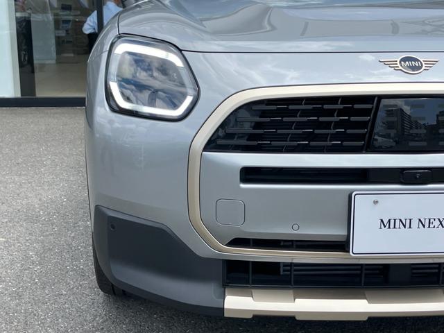 MINI カントリーマンC フェイバリット・トリム 弊社デモンストレーションカー ブルーレザーシート 禁煙車 ヘッドアップディスプレイ トップビューカメラ アクティブクルーズコントロール オートトランク 18インチアロイホイール パーキングアシスト(21枚目)