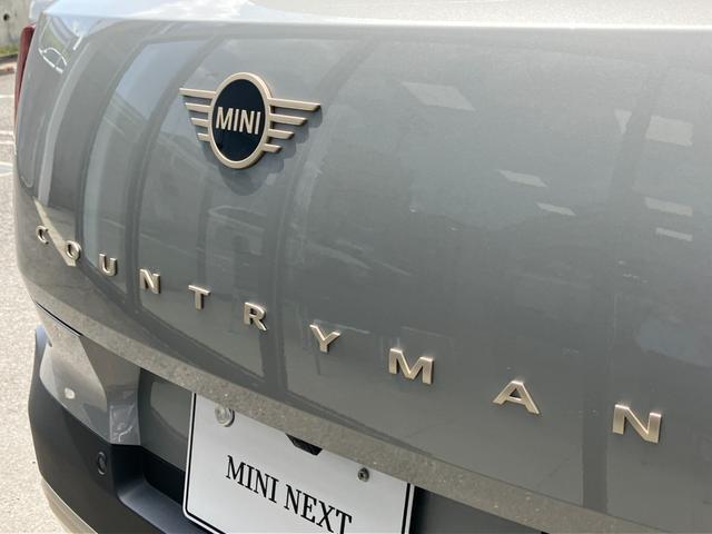 MINI カントリーマンC フェイバリット・トリム 弊社デモンストレーションカー ブルーレザーシート 禁煙車 ヘッドアップディスプレイ トップビューカメラ アクティブクルーズコントロール オートトランク 18インチアロイホイール パーキングアシスト(29枚目)