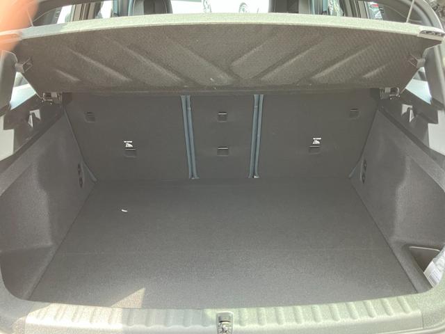 MINI カントリーマンC フェイバリット・トリム 弊社デモンストレーションカー ブルーレザーシート 禁煙車 ヘッドアップディスプレイ トップビューカメラ アクティブクルーズコントロール オートトランク 18インチアロイホイール パーキングアシスト(31枚目)