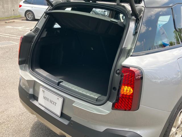 MINI カントリーマンC フェイバリット・トリム 弊社デモンストレーションカー ブルーレザーシート 禁煙車 ヘッドアップディスプレイ トップビューカメラ アクティブクルーズコントロール オートトランク 18インチアロイホイール パーキングアシスト(33枚目)