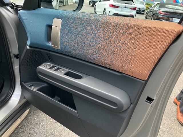 MINI カントリーマンC フェイバリット・トリム 弊社デモンストレーションカー ブルーレザーシート 禁煙車 ヘッドアップディスプレイ トップビューカメラ アクティブクルーズコントロール オートトランク 18インチアロイホイール パーキングアシスト(40枚目)