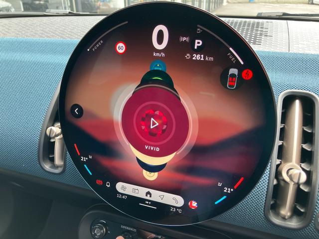 MINI カントリーマンC フェイバリット・トリム 弊社デモンストレーションカー ブルーレザーシート 禁煙車 ヘッドアップディスプレイ トップビューカメラ アクティブクルーズコントロール オートトランク 18インチアロイホイール パーキングアシスト(47枚目)