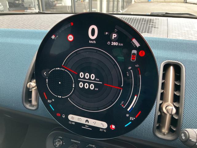 MINI カントリーマンC フェイバリット・トリム 弊社デモンストレーションカー ブルーレザーシート 禁煙車 ヘッドアップディスプレイ トップビューカメラ アクティブクルーズコントロール オートトランク 18インチアロイホイール パーキングアシスト(50枚目)
