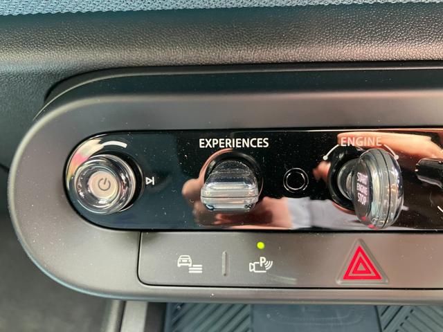 MINI カントリーマンC フェイバリット・トリム 弊社デモンストレーションカー ブルーレザーシート 禁煙車 ヘッドアップディスプレイ トップビューカメラ アクティブクルーズコントロール オートトランク 18インチアロイホイール パーキングアシスト(57枚目)