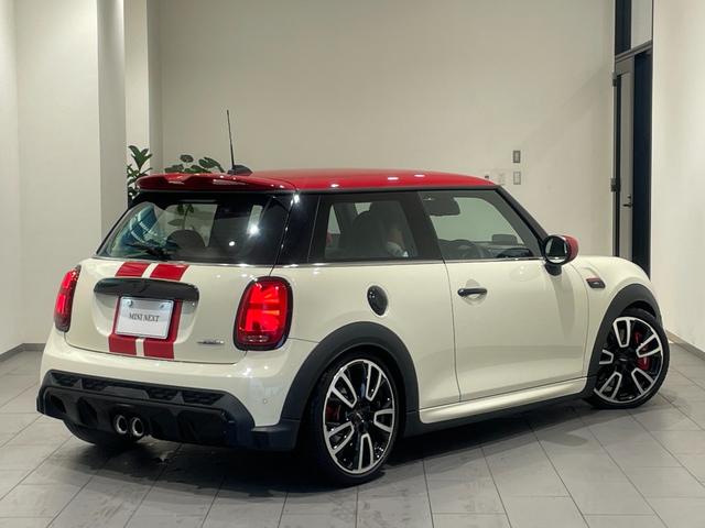 ＭＩＮＩ ジョンクーパーワークス　ジョンクーパーワークストリム　【正規認定中古車】【全国正規ディーラー保証付／２年・走行距離無制限ＪＣＷトリム　禁煙車　グループ会社下取　ヘッドアップディスプレイ　１オーナー　　シートヒーター　パドルシフト　ＡｐｐｌｅＣａｒＰｌａｙ（2枚目）