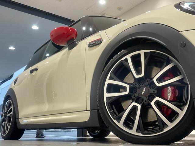 ＭＩＮＩ ジョンクーパーワークス　ジョンクーパーワークストリム　【正規認定中古車】【全国正規ディーラー保証付／２年・走行距離無制限ＪＣＷトリム　禁煙車　グループ会社下取　ヘッドアップディスプレイ　１オーナー　　シートヒーター　パドルシフト　ＡｐｐｌｅＣａｒＰｌａｙ（3枚目）