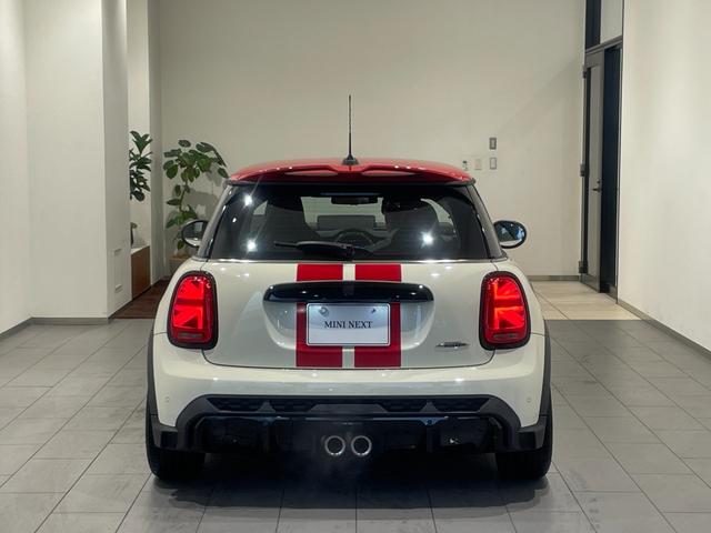 ＭＩＮＩ ジョンクーパーワークス　ジョンクーパーワークストリム　【正規認定中古車】【全国正規ディーラー保証付／２年・走行距離無制限ＪＣＷトリム　禁煙車　グループ会社下取　ヘッドアップディスプレイ　１オーナー　　シートヒーター　パドルシフト　ＡｐｐｌｅＣａｒＰｌａｙ（8枚目）