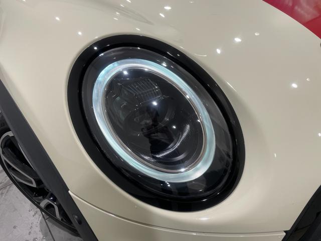 ＭＩＮＩ ジョンクーパーワークス　ジョンクーパーワークストリム　【正規認定中古車】【全国正規ディーラー保証付／２年・走行距離無制限ＪＣＷトリム　禁煙車　グループ会社下取　ヘッドアップディスプレイ　１オーナー　　シートヒーター　パドルシフト　ＡｐｐｌｅＣａｒＰｌａｙ（9枚目）