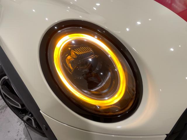 ＭＩＮＩ ジョンクーパーワークス　ジョンクーパーワークストリム　【正規認定中古車】【全国正規ディーラー保証付／２年・走行距離無制限ＪＣＷトリム　禁煙車　グループ会社下取　ヘッドアップディスプレイ　１オーナー　　シートヒーター　パドルシフト　ＡｐｐｌｅＣａｒＰｌａｙ（10枚目）