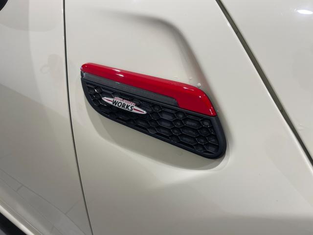 ＭＩＮＩ ジョンクーパーワークス　ジョンクーパーワークストリム　【正規認定中古車】【全国正規ディーラー保証付／２年・走行距離無制限ＪＣＷトリム　禁煙車　グループ会社下取　ヘッドアップディスプレイ　１オーナー　　シートヒーター　パドルシフト　ＡｐｐｌｅＣａｒＰｌａｙ（11枚目）