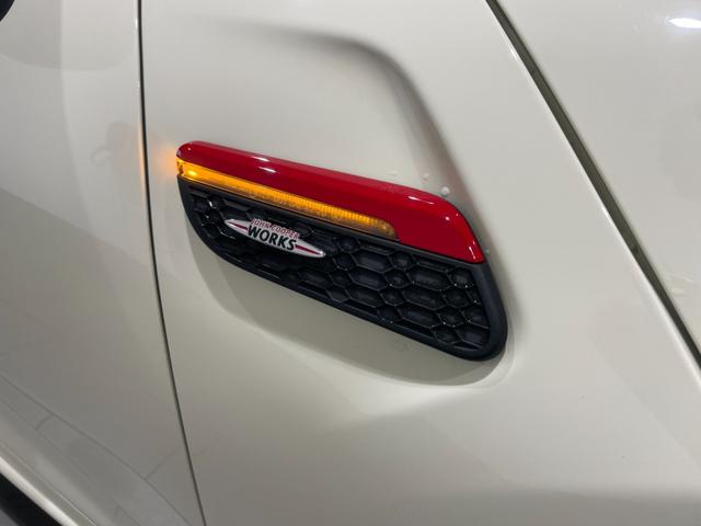 ＭＩＮＩ ジョンクーパーワークス　ジョンクーパーワークストリム　【正規認定中古車】【全国正規ディーラー保証付／２年・走行距離無制限ＪＣＷトリム　禁煙車　グループ会社下取　ヘッドアップディスプレイ　１オーナー　　シートヒーター　パドルシフト　ＡｐｐｌｅＣａｒＰｌａｙ（12枚目）