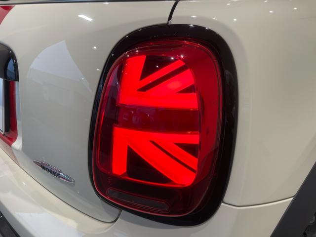 ＭＩＮＩ ジョンクーパーワークス　ジョンクーパーワークストリム　【正規認定中古車】【全国正規ディーラー保証付／２年・走行距離無制限ＪＣＷトリム　禁煙車　グループ会社下取　ヘッドアップディスプレイ　１オーナー　　シートヒーター　パドルシフト　ＡｐｐｌｅＣａｒＰｌａｙ（13枚目）