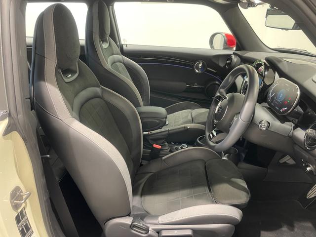 ＭＩＮＩ ジョンクーパーワークス　ジョンクーパーワークストリム　【正規認定中古車】【全国正規ディーラー保証付／２年・走行距離無制限ＪＣＷトリム　禁煙車　グループ会社下取　ヘッドアップディスプレイ　１オーナー　　シートヒーター　パドルシフト　ＡｐｐｌｅＣａｒＰｌａｙ（16枚目）