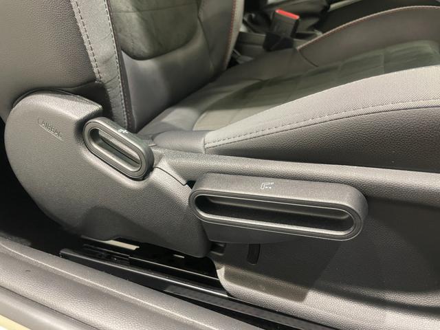 ＭＩＮＩ ジョンクーパーワークス　ジョンクーパーワークストリム　【正規認定中古車】【全国正規ディーラー保証付／２年・走行距離無制限ＪＣＷトリム　禁煙車　グループ会社下取　ヘッドアップディスプレイ　１オーナー　　シートヒーター　パドルシフト　ＡｐｐｌｅＣａｒＰｌａｙ（17枚目）