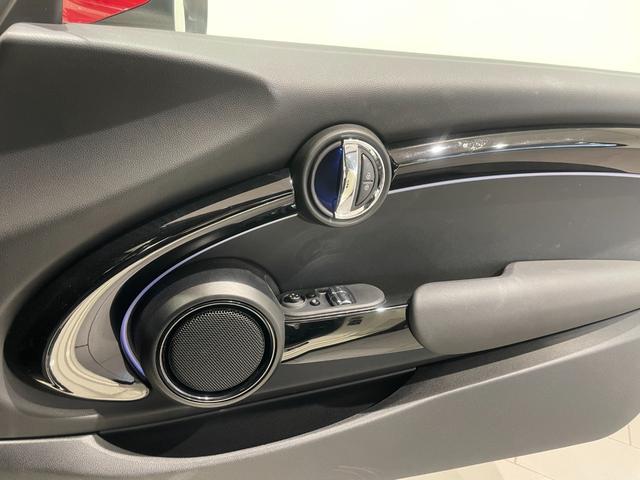 ＭＩＮＩ ジョンクーパーワークス　ジョンクーパーワークストリム　【正規認定中古車】【全国正規ディーラー保証付／２年・走行距離無制限ＪＣＷトリム　禁煙車　グループ会社下取　ヘッドアップディスプレイ　１オーナー　　シートヒーター　パドルシフト　ＡｐｐｌｅＣａｒＰｌａｙ（38枚目）