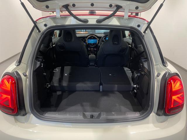 ＭＩＮＩ ジョンクーパーワークス　ジョンクーパーワークストリム　【正規認定中古車】【全国正規ディーラー保証付／２年・走行距離無制限ＪＣＷトリム　禁煙車　グループ会社下取　ヘッドアップディスプレイ　１オーナー　　シートヒーター　パドルシフト　ＡｐｐｌｅＣａｒＰｌａｙ（50枚目）