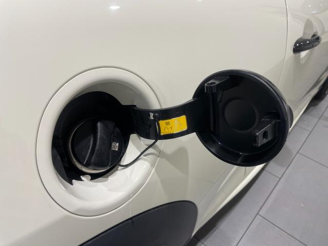 ＭＩＮＩ ジョンクーパーワークス　ジョンクーパーワークストリム　【正規認定中古車】【全国正規ディーラー保証付／２年・走行距離無制限ＪＣＷトリム　禁煙車　グループ会社下取　ヘッドアップディスプレイ　１オーナー　　シートヒーター　パドルシフト　ＡｐｐｌｅＣａｒＰｌａｙ（52枚目）