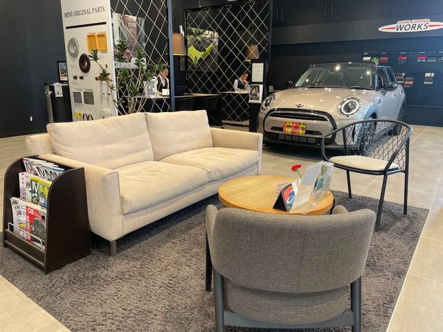 ＭＩＮＩ ジョンクーパーワークス　ジョンクーパーワークストリム　【正規認定中古車】【全国正規ディーラー保証付／２年・走行距離無制限ＪＣＷトリム　禁煙車　グループ会社下取　ヘッドアップディスプレイ　１オーナー　　シートヒーター　パドルシフト　ＡｐｐｌｅＣａｒＰｌａｙ（60枚目）