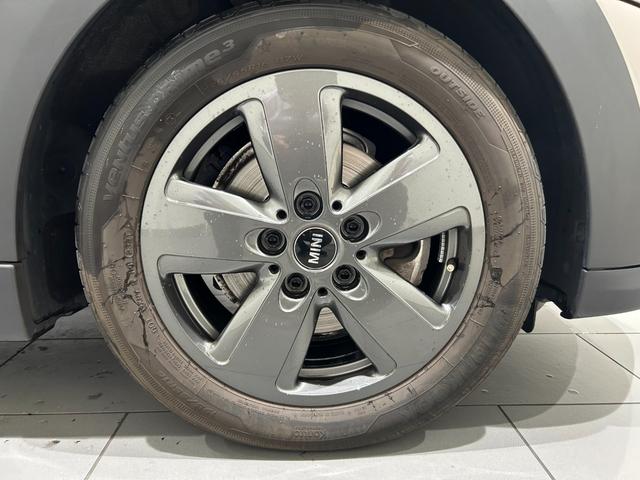 ＭＩＮＩ クーパーＤ　クラシック・トリム　【正規認定中古車】【全国正規ディーラー保証付／２年・走行距離無制限】ＡｐｐｌｅＣａｒＰｌａｙ　バックカメラ　ハーフレザーシート　センターアームレスト　アクティブクルーズコントロールアンビエントライト（14枚目）