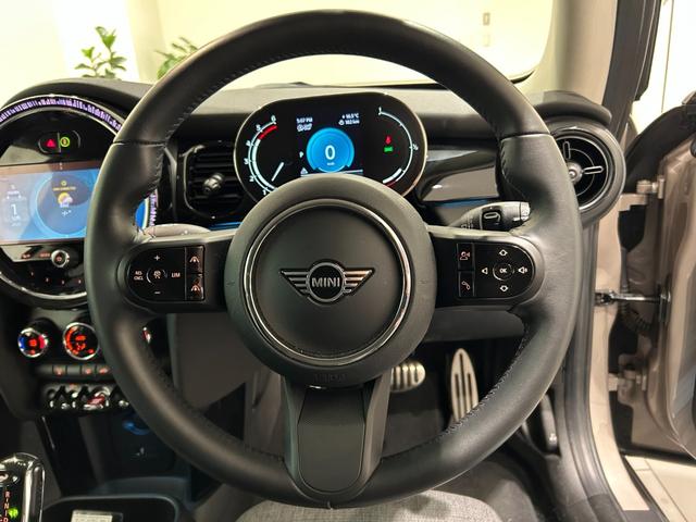ＭＩＮＩ クーパーＤ　クラシック・トリム　【正規認定中古車】【全国正規ディーラー保証付／２年・走行距離無制限】ＡｐｐｌｅＣａｒＰｌａｙ　バックカメラ　ハーフレザーシート　センターアームレスト　アクティブクルーズコントロールアンビエントライト（17枚目）