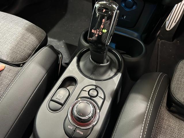 ＭＩＮＩ クーパーＤ　クラシック・トリム　【正規認定中古車】【全国正規ディーラー保証付／２年・走行距離無制限】ＡｐｐｌｅＣａｒＰｌａｙ　バックカメラ　ハーフレザーシート　センターアームレスト　アクティブクルーズコントロールアンビエントライト（26枚目）