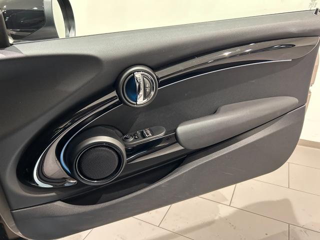 ＭＩＮＩ クーパーＤ　クラシック・トリム　【正規認定中古車】【全国正規ディーラー保証付／２年・走行距離無制限】ＡｐｐｌｅＣａｒＰｌａｙ　バックカメラ　ハーフレザーシート　センターアームレスト　アクティブクルーズコントロールアンビエントライト（34枚目）