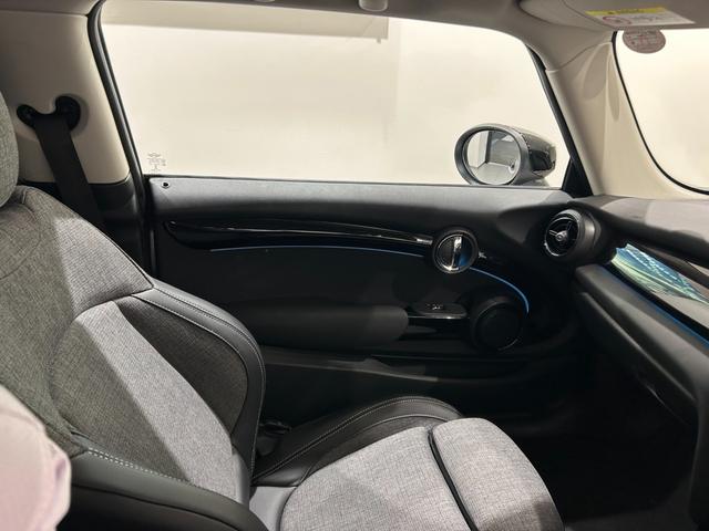ＭＩＮＩ クーパーＤ　クラシック・トリム　【正規認定中古車】【全国正規ディーラー保証付／２年・走行距離無制限】ＡｐｐｌｅＣａｒＰｌａｙ　バックカメラ　ハーフレザーシート　センターアームレスト　アクティブクルーズコントロールアンビエントライト（36枚目）