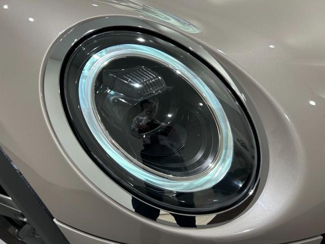 ＭＩＮＩ クーパーＤ　クラシック・トリム　【正規認定中古車】【全国正規ディーラー保証付／２年・走行距離無制限】ＡｐｐｌｅＣａｒＰｌａｙ　バックカメラ　ハーフレザーシート　センターアームレスト　アクティブクルーズコントロールアンビエントライト（76枚目）