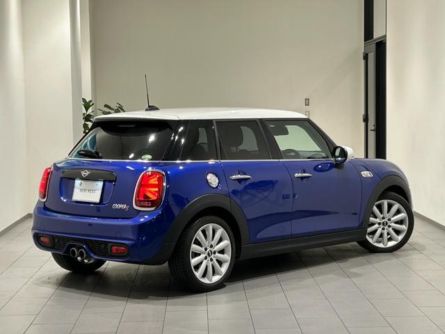 ＭＩＮＩ クーパーＳ　【正規認定中古車】【全国正規ディーラー保証付／２年・走行距離無制限】アクティブクルーズコントロール　社外フルセグＴＶ　ミラーＥＴＣ　アンビエントライト　禁煙車　前後ドライブレコーダー　１オーナー車（2枚目）