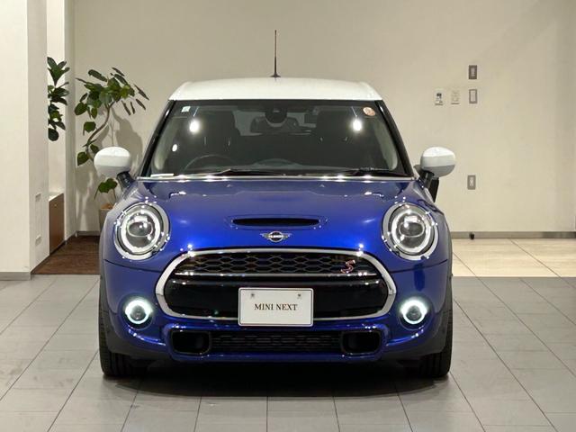ＭＩＮＩ クーパーＳ　【正規認定中古車】【全国正規ディーラー保証付／２年・走行距離無制限】アクティブクルーズコントロール　社外フルセグＴＶ　ミラーＥＴＣ　アンビエントライト　禁煙車　前後ドライブレコーダー　１オーナー車（4枚目）