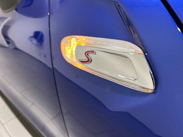 ＭＩＮＩ クーパーＳ　【正規認定中古車】【全国正規ディーラー保証付／２年・走行距離無制限】アクティブクルーズコントロール　社外フルセグＴＶ　ミラーＥＴＣ　アンビエントライト　禁煙車　前後ドライブレコーダー　１オーナー車（9枚目）
